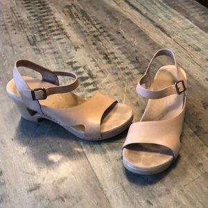 Dansko tan clog sandal Sz. 37 euro 7 us